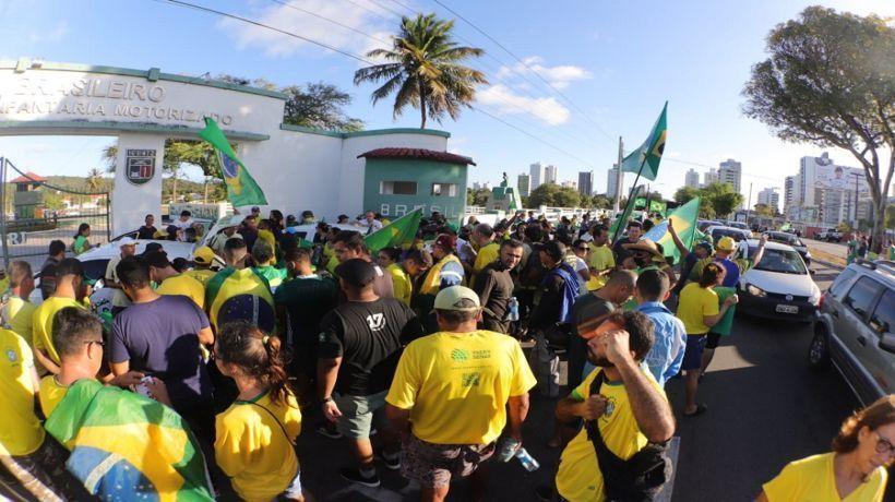 Grupo de manifestantes congestionam o trânsito na Hermes da Fonseca